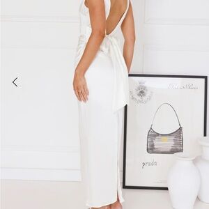 Elegant White Sleeveless Dress